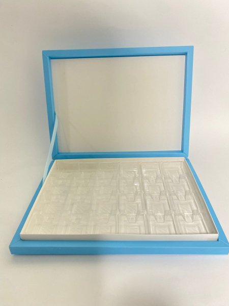 بوكس شوكولاته لون ازرق